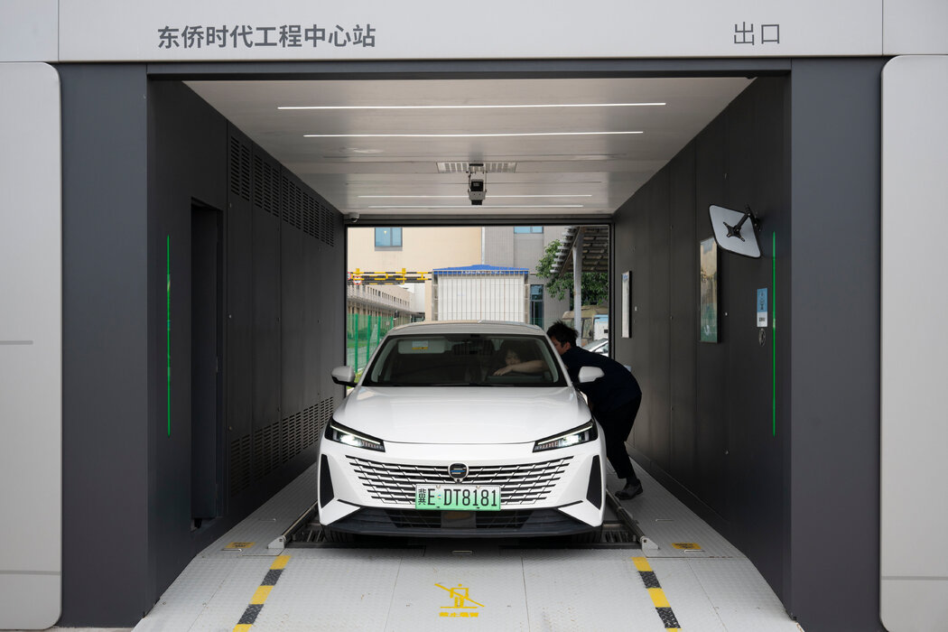 寧德時代總部的一處汽車充電站。