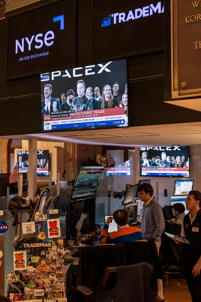 SpaceX上市,馬斯克出現在紐約證券交易所的螢幕上。此次IPO預計將造就數以千計的百萬富翁。