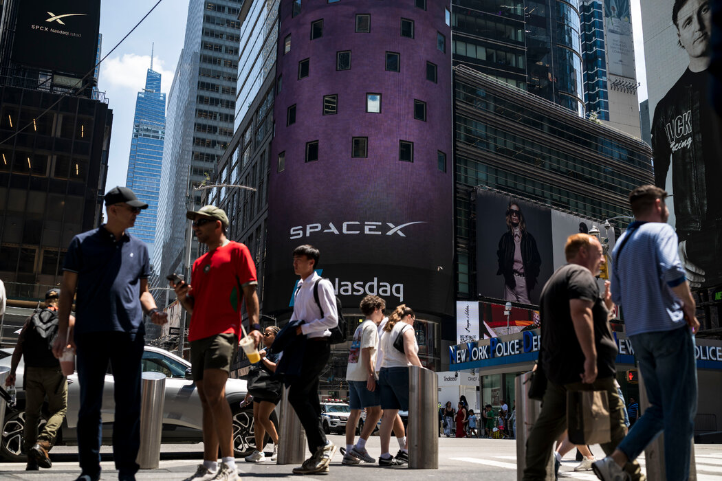 週五的時報廣場，當天伊隆·馬斯克的SpaceX在納斯達克上市。