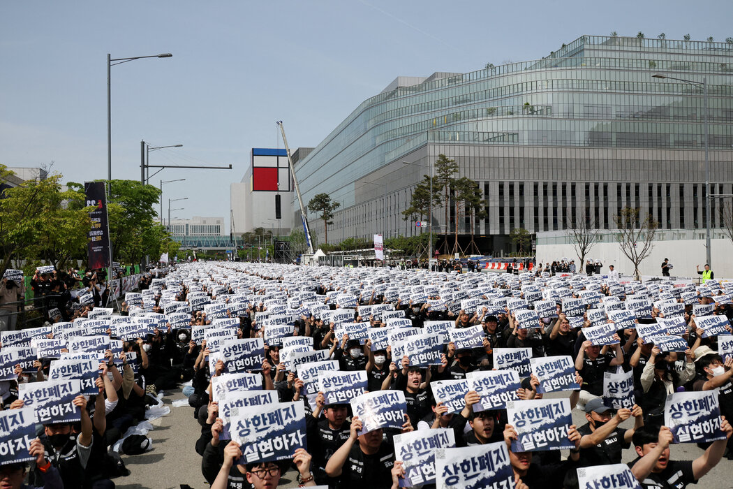 4月,三星電子的工會成員在韓國平澤舉行抗議活動。