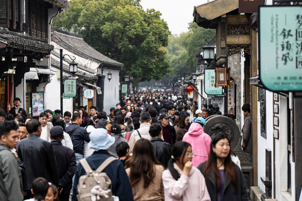 國家統計局週二發布數據顯示，5月份社會消費品零售總額同比下降0.6%。