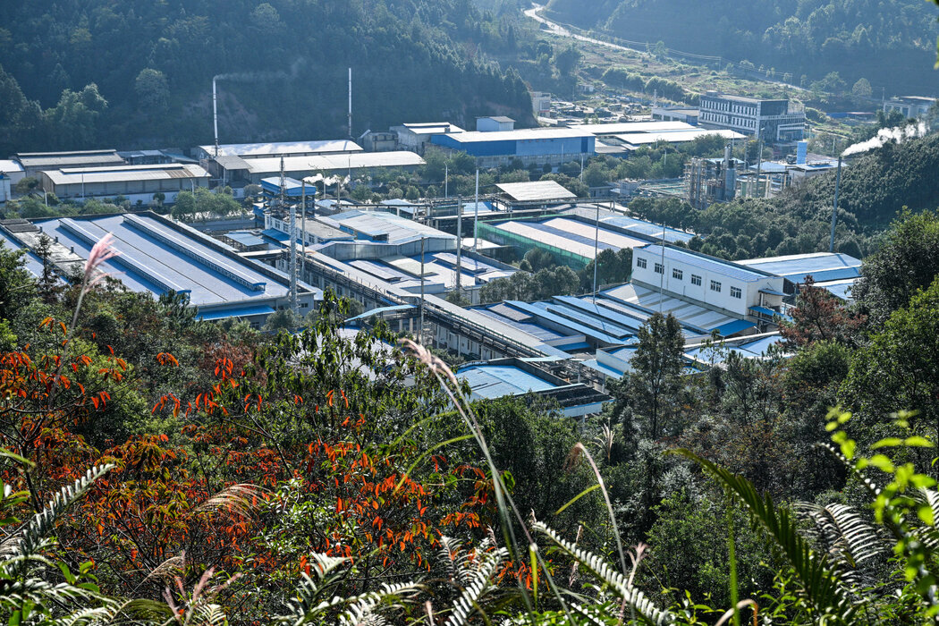 在中國中南部江西省贛州市定南縣,一座稀土加工廠。