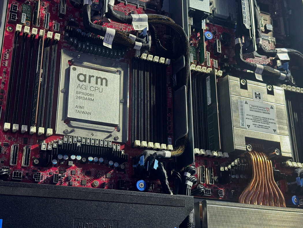 「靈晟」系統使用的晶片基於英國公司Arm授權的一套指令集。