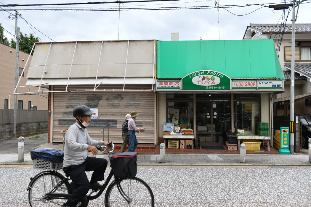 在面臨人口迅速老化的八幡市，居民們表示，他們為自己的市長樹立了重視家庭的榜樣而感到自豪。