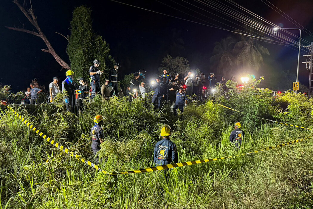 泰國芭堤雅，救援人員、警察及法醫週六在鐵路沿線附近區域展開搜尋，隨後發現了一具青少年遺體。