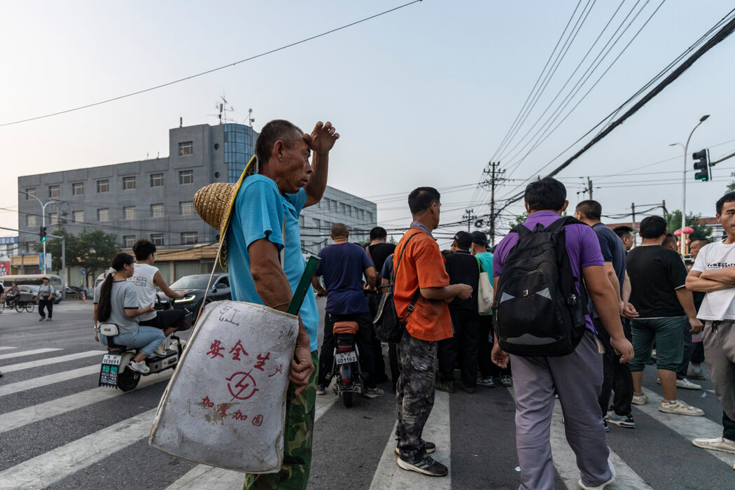 去年在北京尋找零工的工人。據北京大學教授張丹丹介紹,僅在中國製造業領域,零工就約有4000萬人。