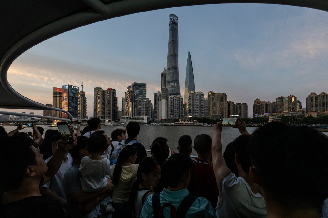 本月上海的遊客。 受伊朗戰爭推高燃油價格的影響,中國家庭面臨更大的經濟壓力,出行成本也隨之上升。