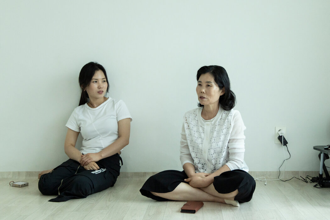 柳美與母親，攝於6月。柳美形容，脫北是「從黑暗之海穿越到了自由之海」。
