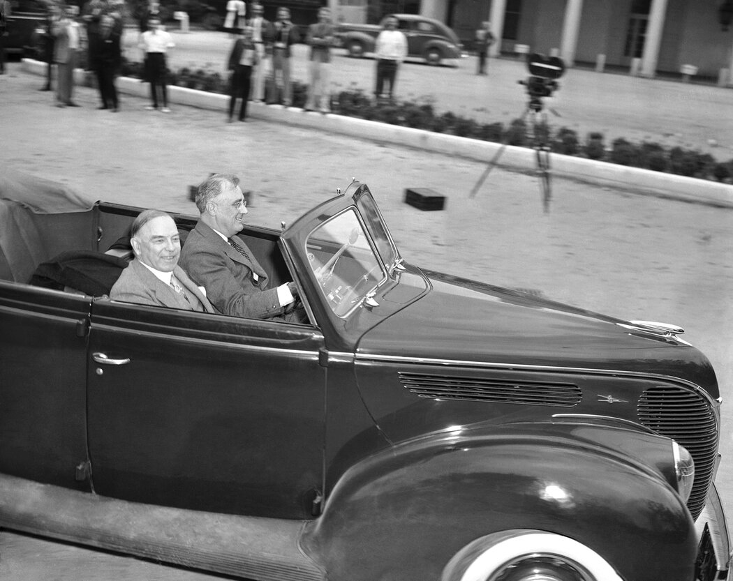 1940年,富蘭克林·羅斯福總統在訪問喬治亞州期間,親自駕駛汽車載著加拿大總理W·L·麥肯齊·金。