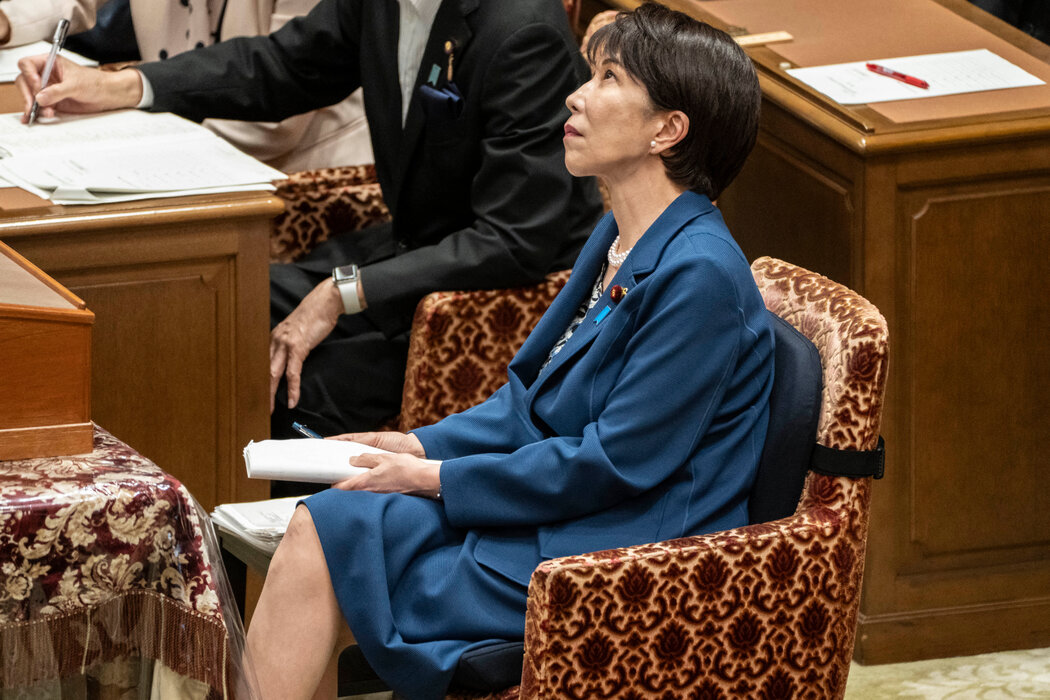 上週，高市早苗在日本國會。她近日關於自己日程安排的社群媒體貼文在日本國內引發了一場關於工作時長及睡眠不足危害的大討論。