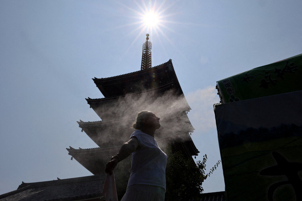 週二，東京淺草寺。當天日本部分地區記錄到至少40攝氏度的高溫。
