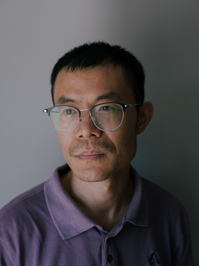 張亞博，一名曾協助執行中國針對維吾爾人口的監控、拘禁和思想灌輸行動的前警察。