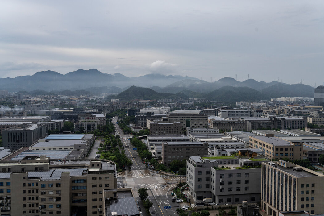 葉興村——一個被新建住宅區和各類工業生產設施環繞的農業村莊,ACG的供應商寧波步來特電器的工廠就在這裡。