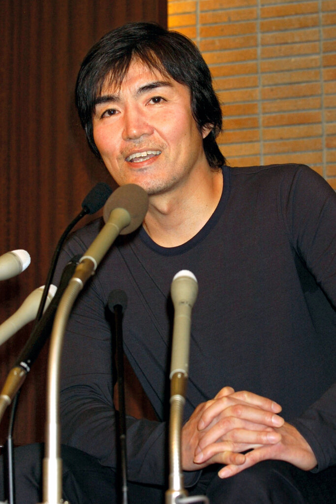 2006年，東野圭吾在東京的一場記者會上，那年他獲得了直木獎。