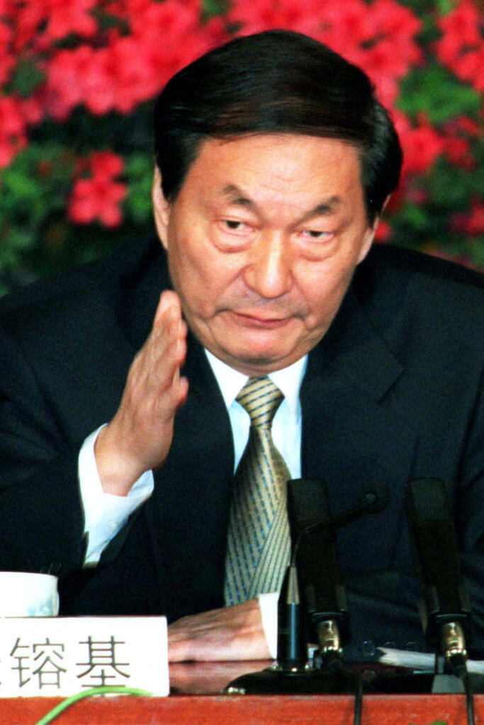 朱鎔基的改革導致數千萬工人失業，其中許多人在中國尚未建立起有效的社會安全網之前就已下崗。