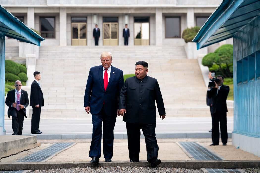 2019年，川普總統與朝鮮領導人金正恩在朝韓非軍事區會面。