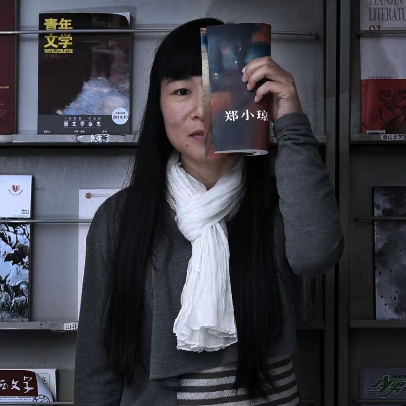 鄭小瓊是廣州一家文學雜誌的編輯。她創作於21世紀初的詩歌記錄了她作為工廠女工的生活。