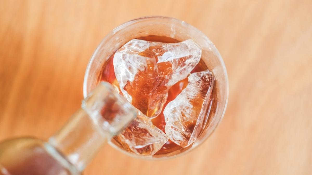 只要200日圓!在家自製「如餐廳般的透明冰塊」融化慢更美味
