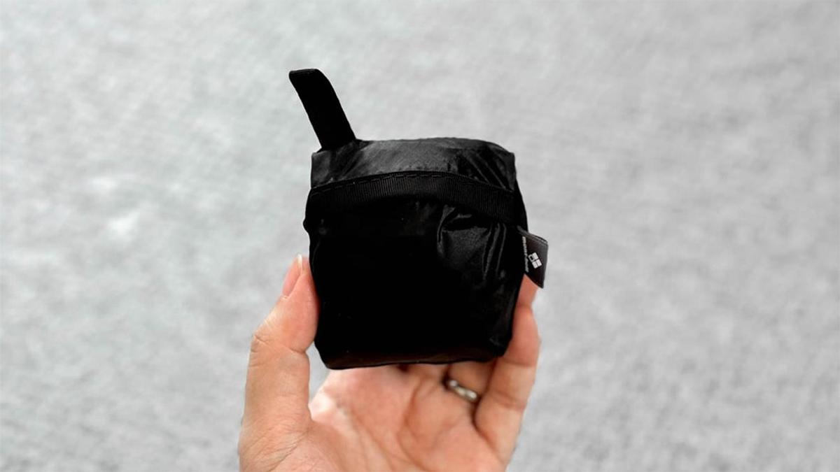 冬天出國旅遊不怕重！開箱mont-bell3款「萬用旅行神物」： 30g小包輕到像沒背、收起來跟藍牙耳機一樣大