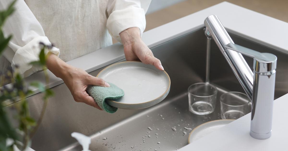 Marna「水ピカ 廚房海綿 薄型」的使用示意圖