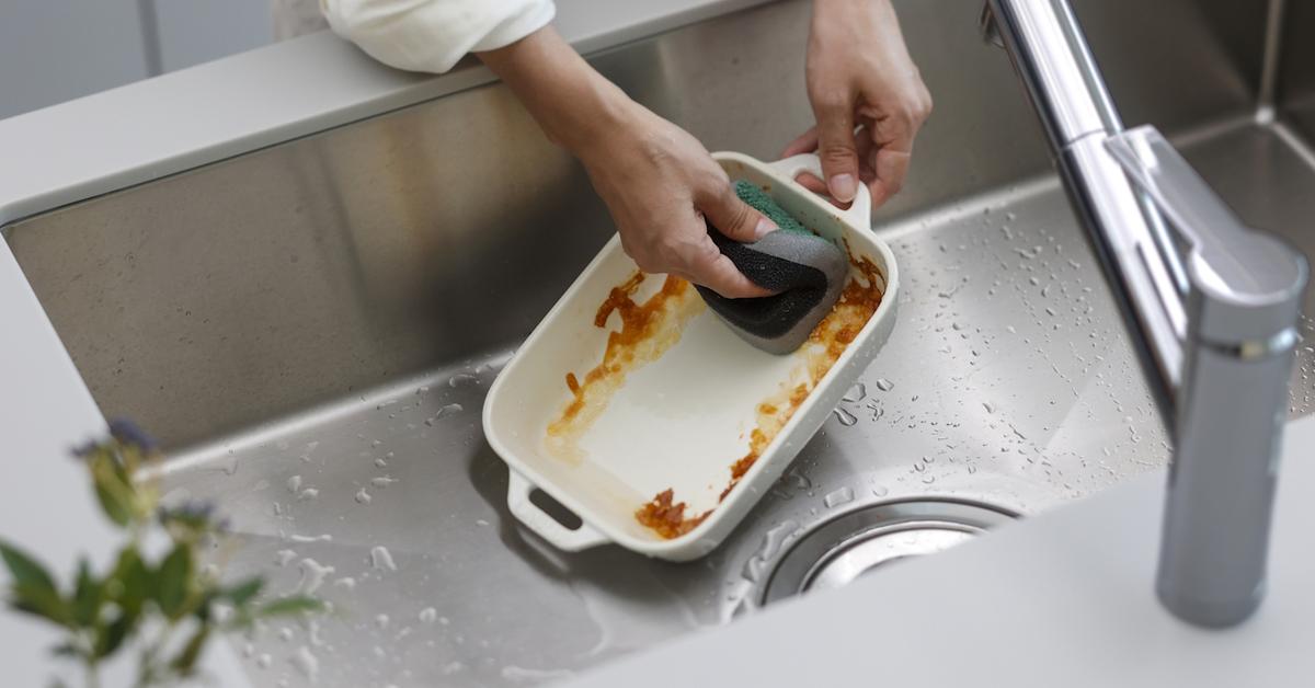 馬娜「水亮廚房海綿三層」的使用示意圖