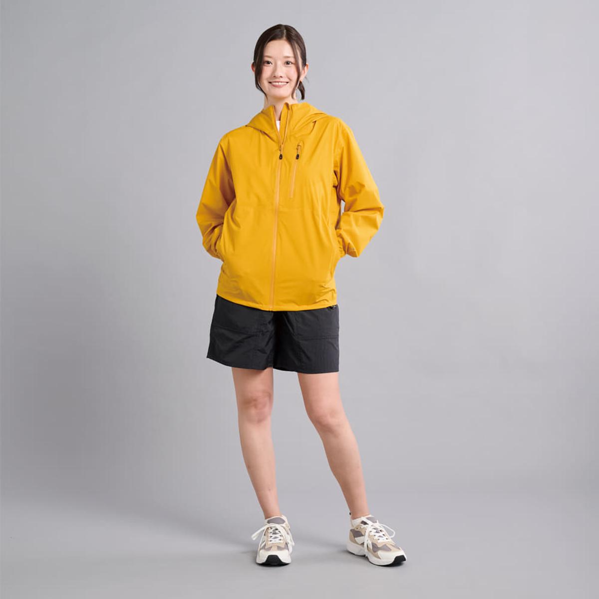 Workman「INAREM(R) Premium UV Air Rain Jacket」女性穿著實拍圖