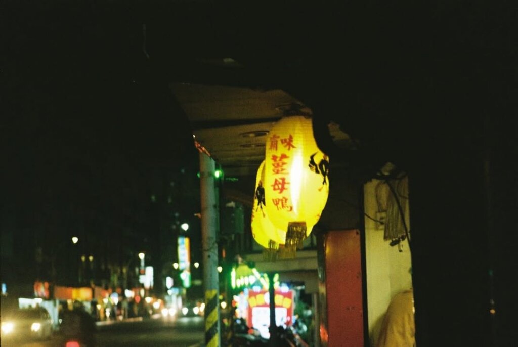 台灣本土火鍋的冬季代表：薑母鴨為什麼一定要加「紅標米酒」才好吃？