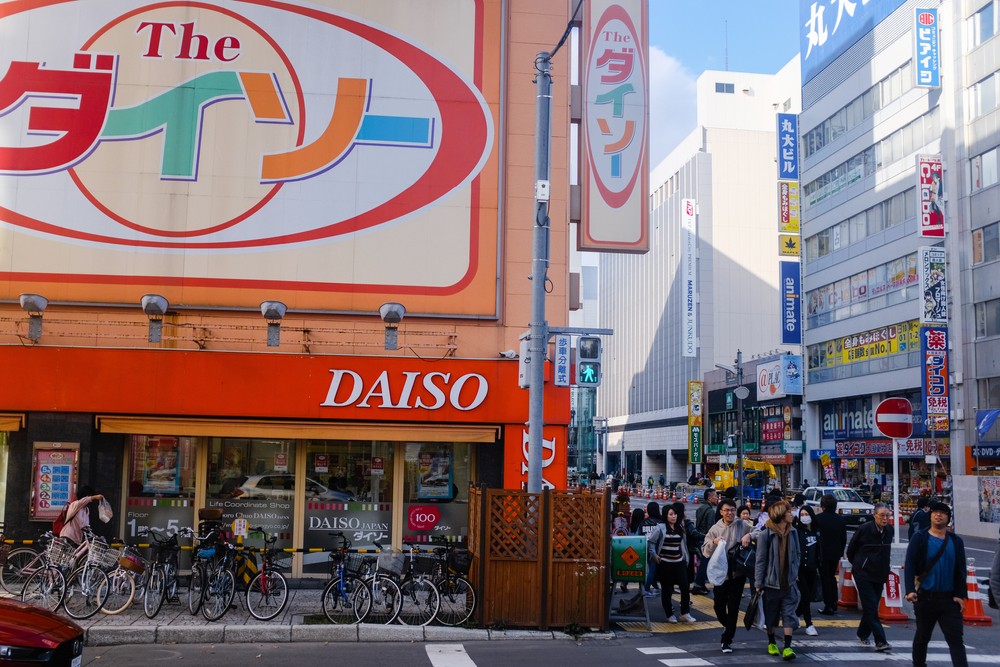 大創DAISO創辦人矢野博丈的「超負面經營哲學」：一天到晚看衰自己的公司，卻打造了百元商店的奇蹟帝國？