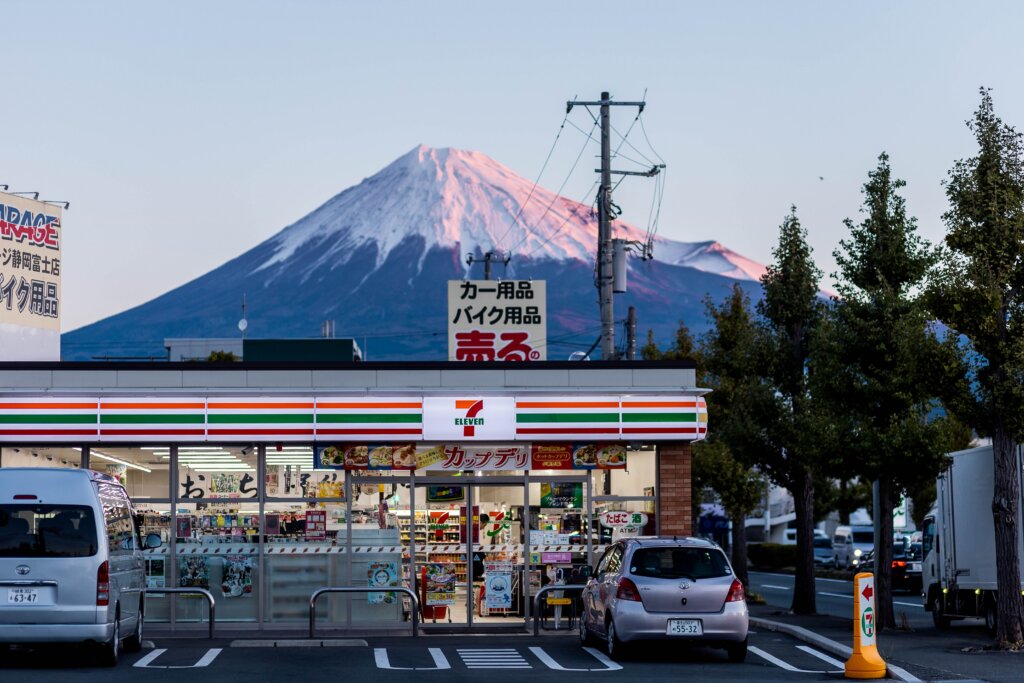 赴日旅行前必看:比車站置物櫃更方便好用!日本7-Eleven導入「行李寄放服務」,收費與使用方式一次看