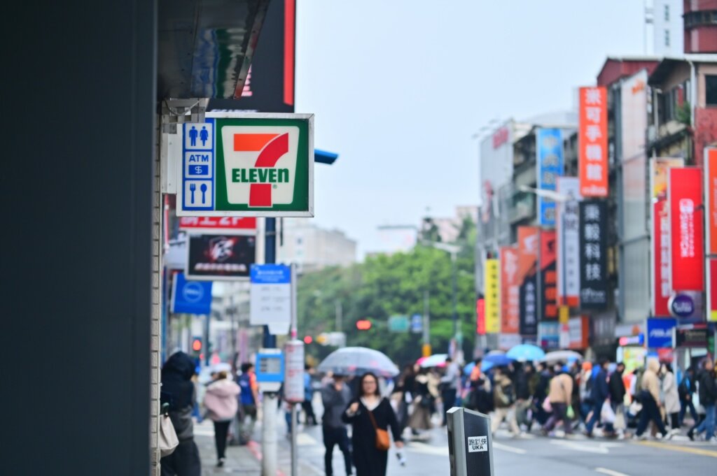 店員等級根本SSS級!日本網友分享「台灣超商觀察」引Threads熱議:內用座位區對外國人來說超友善?