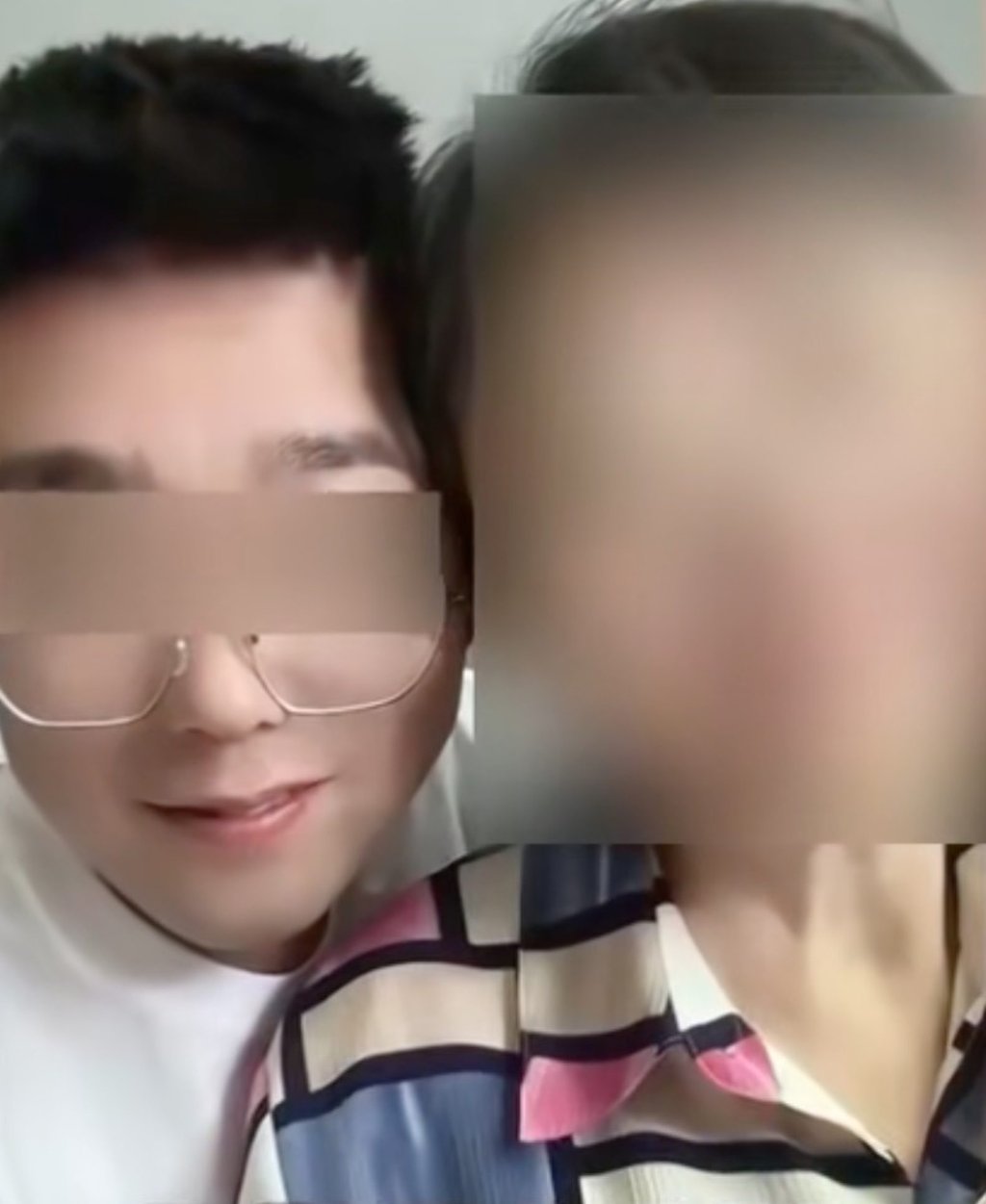 The live-streamer convinced the woman to hand over cash by playing on her emotions. Photo: CCTV