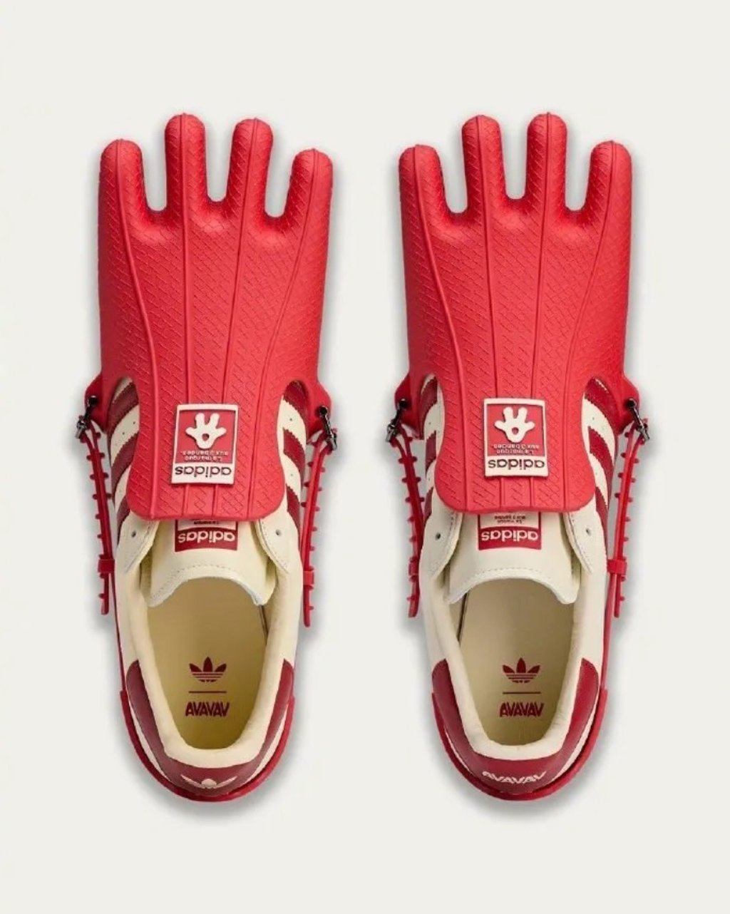 Toe curling: These bizarre sneakers can leave wearers a little bit confused. Photo: Weixin