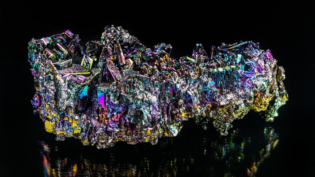 Silicon carbide crystals is not common in nature. Photo: Shutterstock
