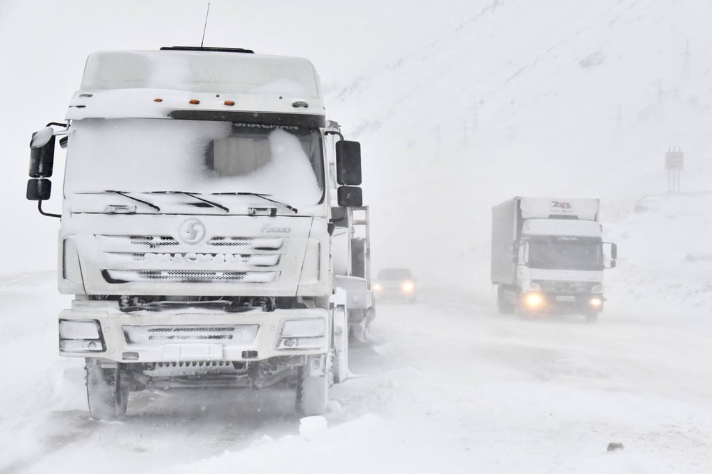 Vehicles drive past a truck parked on the side of the Bishkek-Osh road in the Suusamyr Valley on January 22, 2025. Photo: AFP