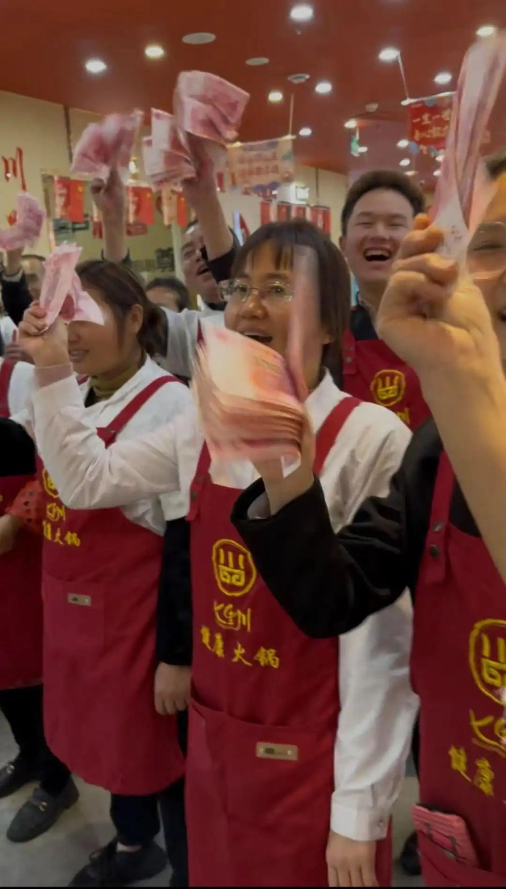 Staff at the eatery were clearly pleased with their Lunar New Year windfall. Photo: Baidu