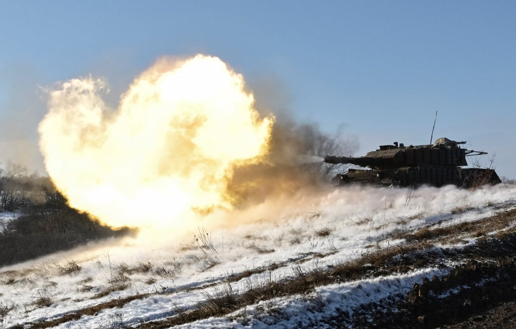 Ukrainians fire a Leopard tank during training in the Zaporizhzhia region, Ukraine. Photo: Reuters