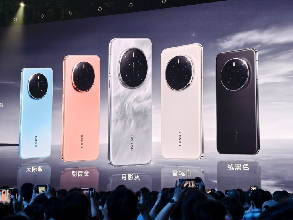 The Honor Magic 7 and Magic 7 Pro series phones were unveiled in October 2024. Photo: Weibo/ 科技小辛