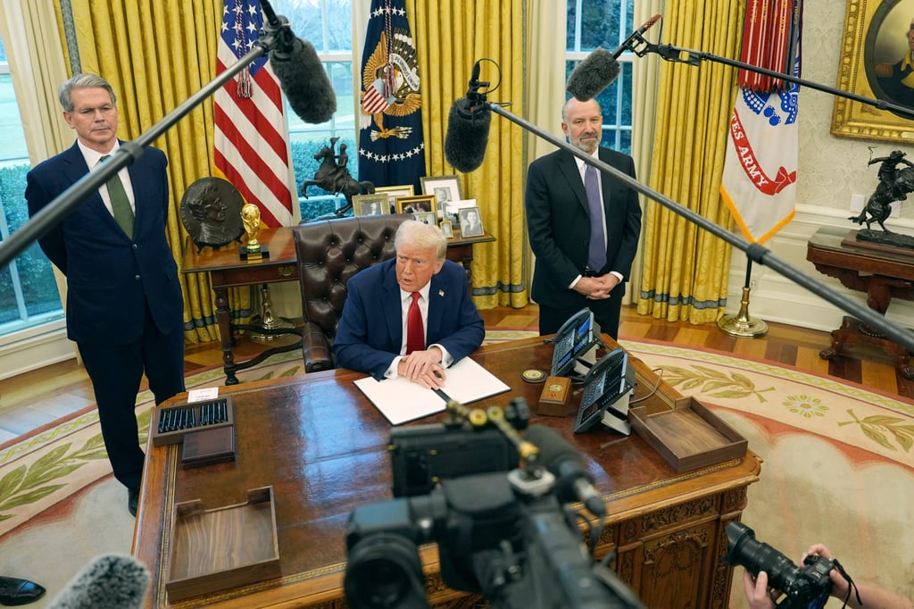 Howard Lutnick (right) in the Oval Office with US President Donald Trump and Treasury Secretary Scott Bessent. Photo: AP