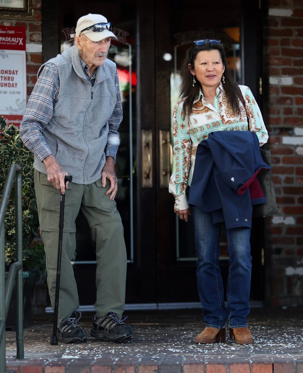 Gene Hackman and Betsy Arakawa leave a restaurant in Santa Fe, New Mexico, in 2024. Photo: TNS