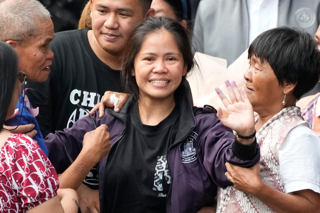 Mary Jane Veloso (centre) a Filipino woman who spent almost 15 years on death row in Indonesia on drug-smuggling charges, waves as she is reunited with her family at the Correctional Institution for Women in Mandaluyong, the Philippines in December 2024. Photo: AP