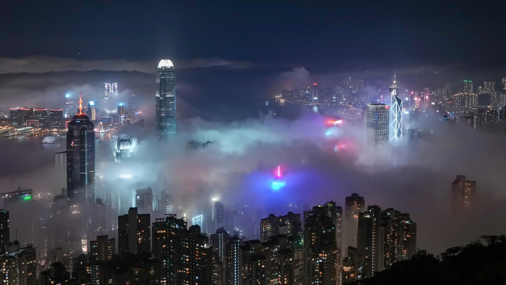 An evening view of the fog from The Peak. Photo: Eugene Lee