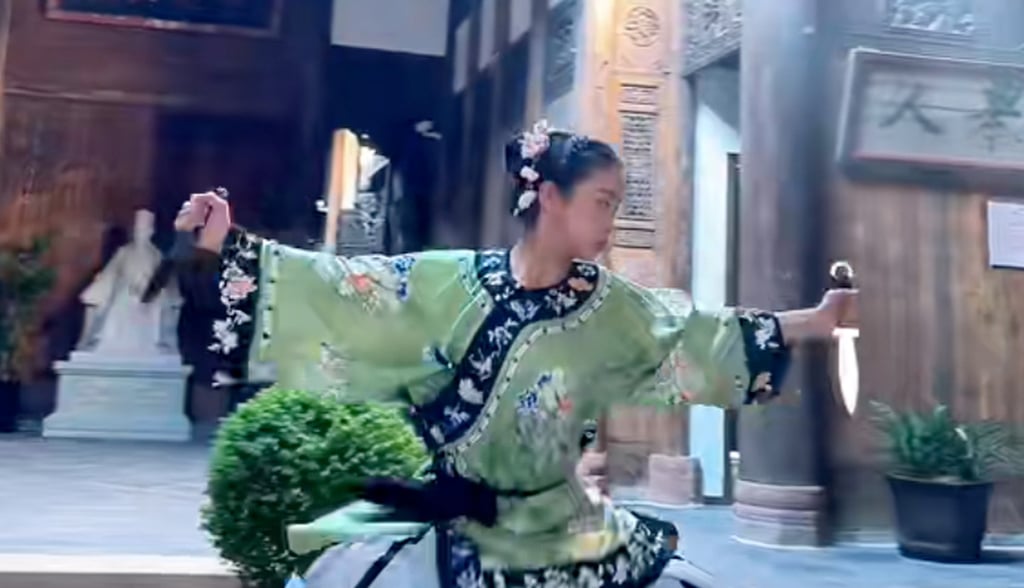 Xu Yuxi shows off her martial arts knife-wielding skills while in training. Photo: Baidu