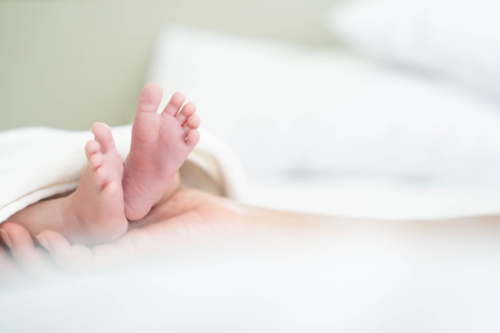While the mother dozed off with the hairdryer on, the intense heat exposed her newborn’s legs for three hours while drying the bedsheet. Photo: Shutterstock