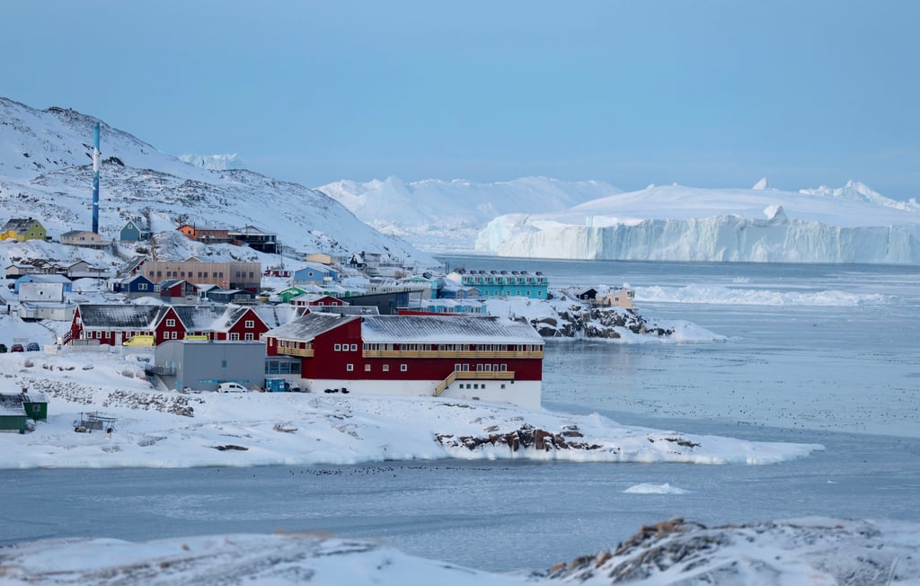 The town of Ilulissat near icebergs that broke off from the Sermeq Kujalleq glacier on March 8, 2025. Photo: Getty Images