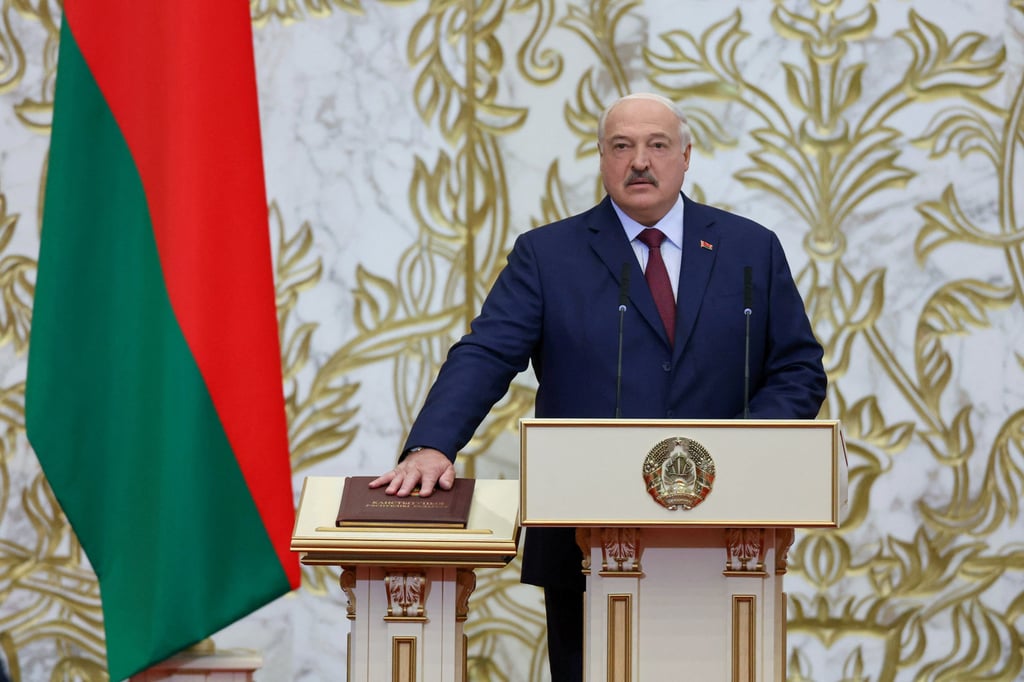 Alexander Lukashenko takes the oath. Photo: Belarusian presidential press service via Reuters