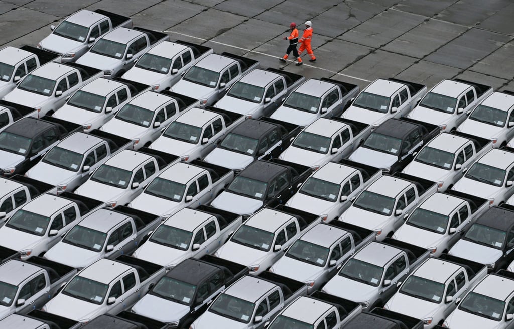 Workers walk past new Chinese cars unloaded from a ship at a commercial port in Vladivostok, Russia, on August 25, 2023. Photo: Reuters