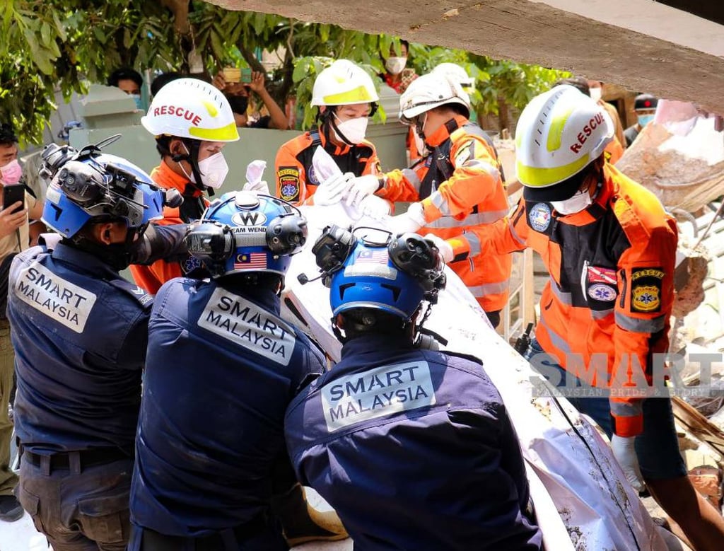 Members of the Special Malaysia Disaster Assistance and Rescue Team work with local rescuers to retrieve a body in Sagaing, Myanmar. Photo: Facebook/Smart Team Malaysia