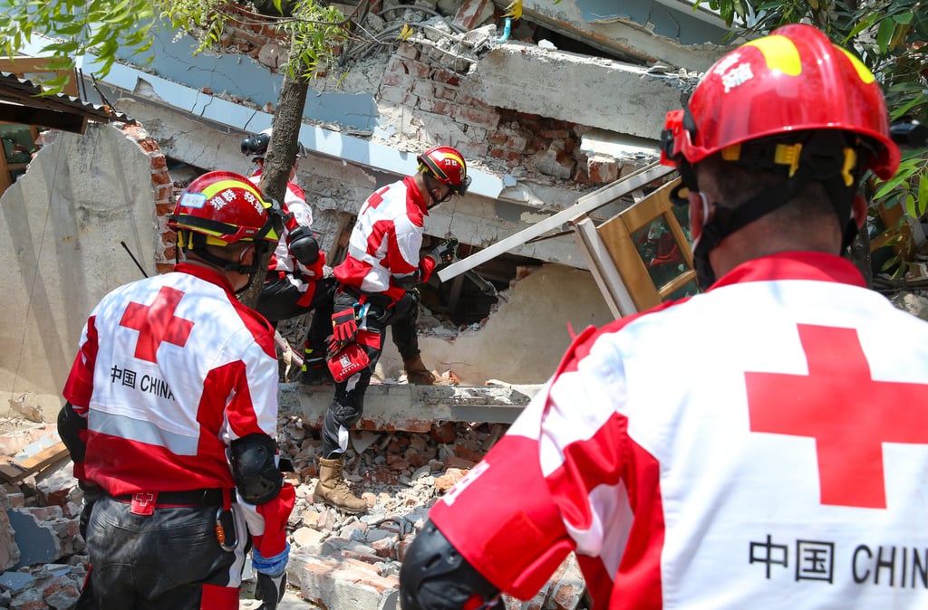 Members of the Chinese Red Cross international emergency response team carry out rescue efforts in Mandalay, Myanmar on Monday. Photo: Xinhua