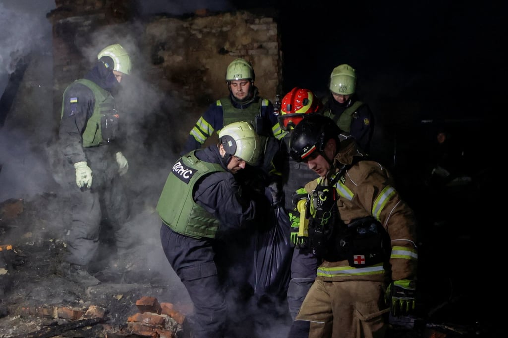 Rescuers carry a body found under debris in Kharkiv, Ukraine. Photo: Reuters