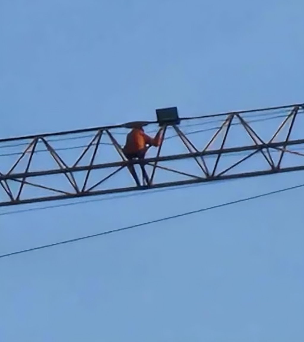 Onlookers saw the man walking along the crane’s beam at a height of around 126 metres. Photo: Instagram/thestaronline